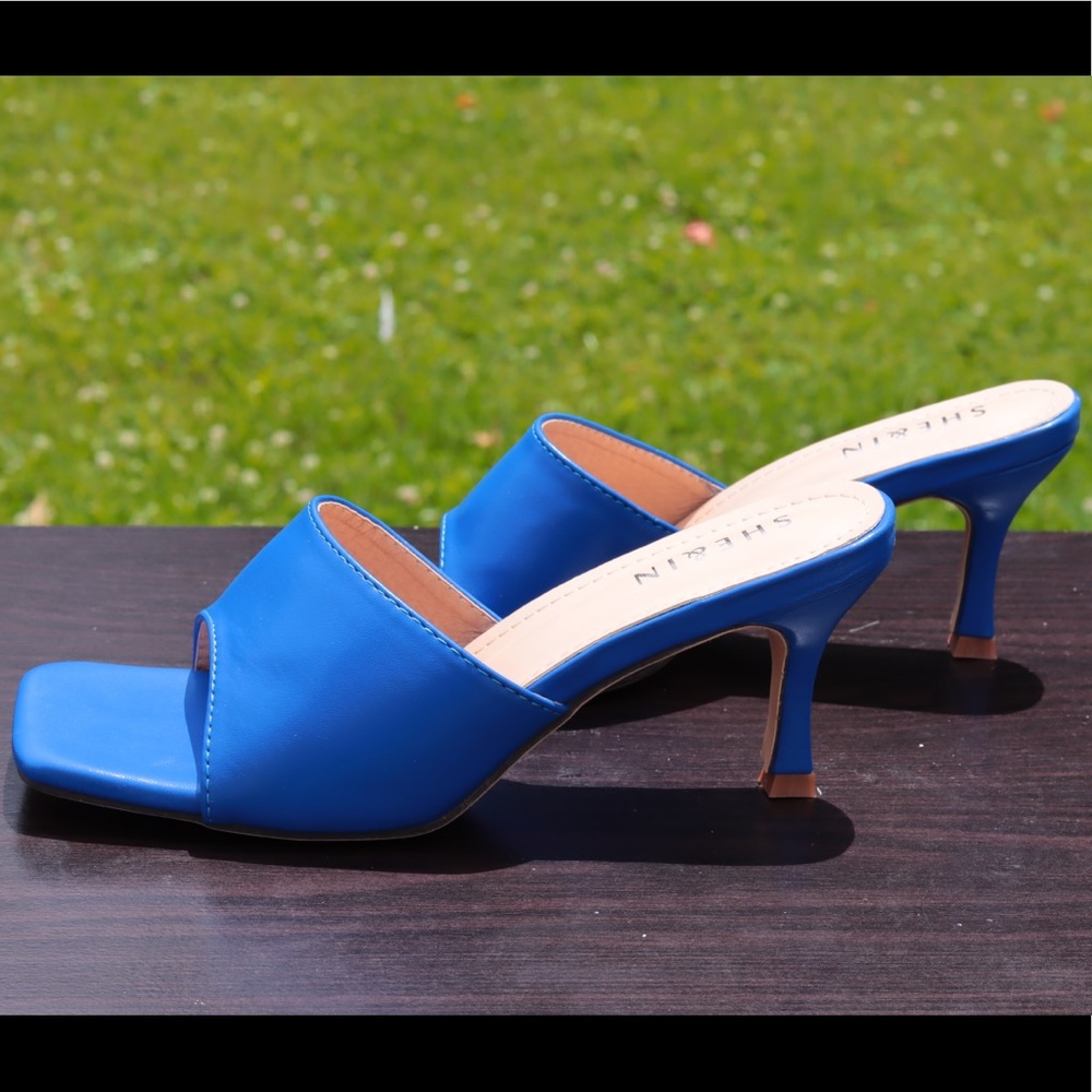 SHEIN BLUE MINIMALIST OPEN TOE HEELED MULES. EU 40